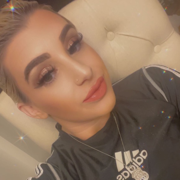 Meet your Posher, Frencesca - Picture 2 of 2